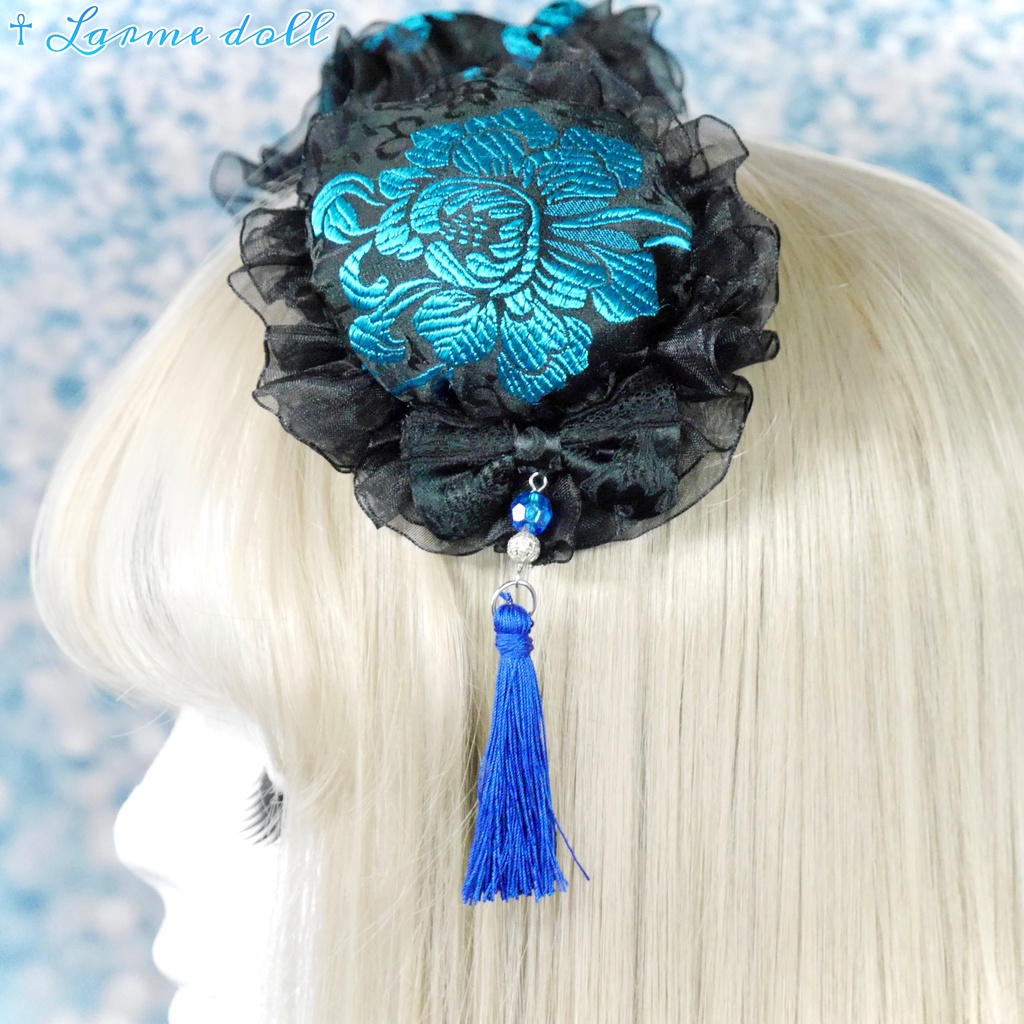 【完成品】【一点物】《☥》タッセル付きお団子カバー 取り外し可能綿クッション+パッチンどめタイプ (カラー▷黒×青)