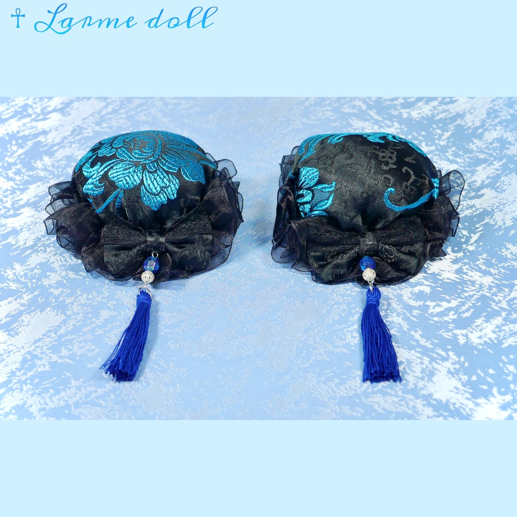 【完成品】【一点物】《☥》タッセル付きお団子カバー 取り外し可能綿クッション+パッチンどめタイプ (カラー▷黒×青)