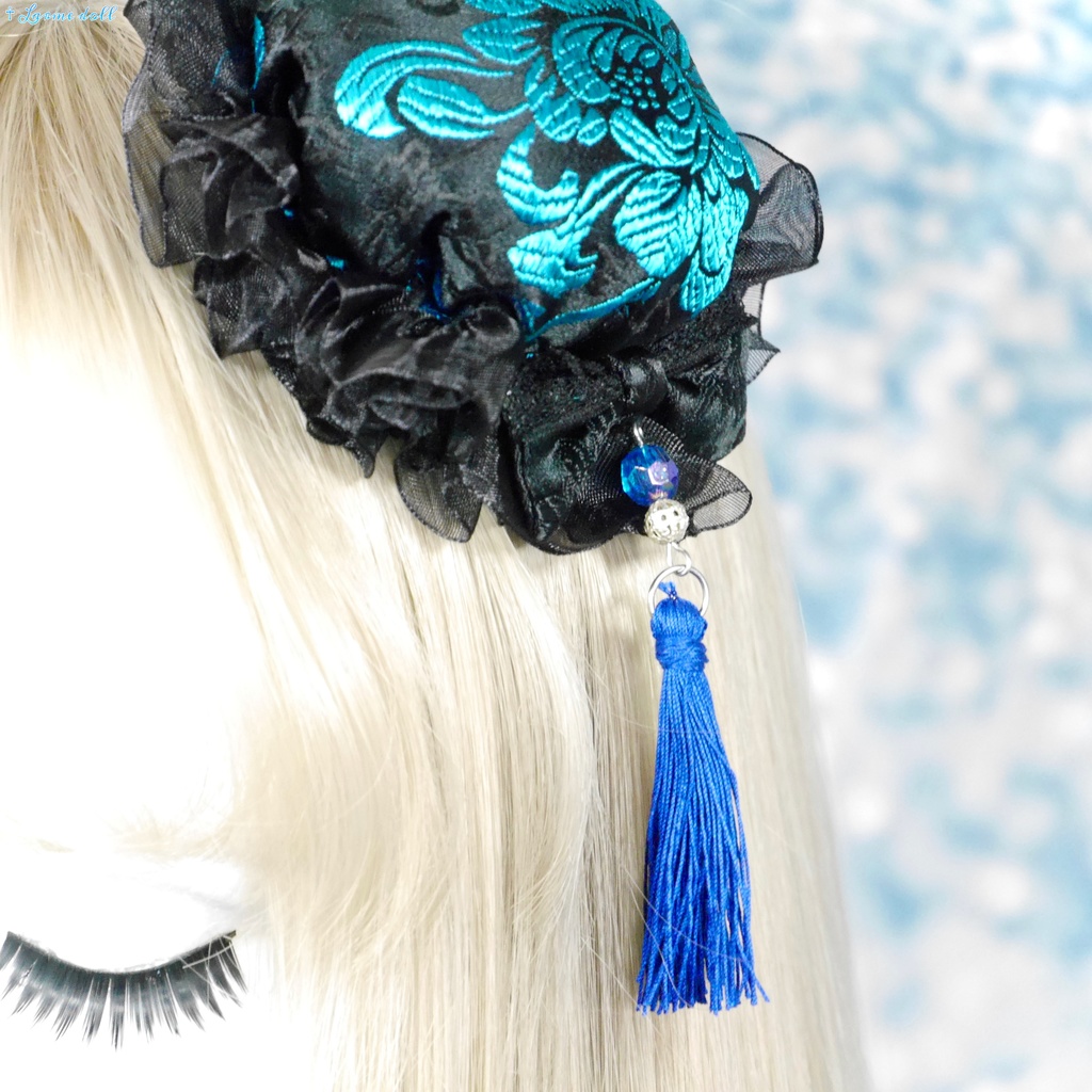 【完成品】【一点物】《☥》タッセル付きお団子カバー 取り外し可能綿クッション+パッチンどめタイプ (カラー▷黒×青)