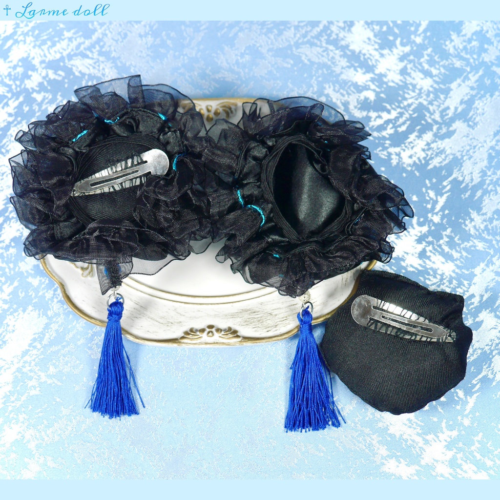 【完成品】【一点物】《☥》タッセル付きお団子カバー 取り外し可能綿クッション+パッチンどめタイプ (カラー▷黒×青)