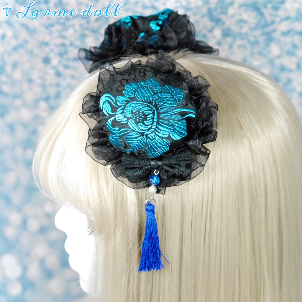 【完成品】【一点物】《☥》タッセル付きお団子カバー 取り外し可能綿クッション+パッチンどめタイプ (カラー▷黒×青)