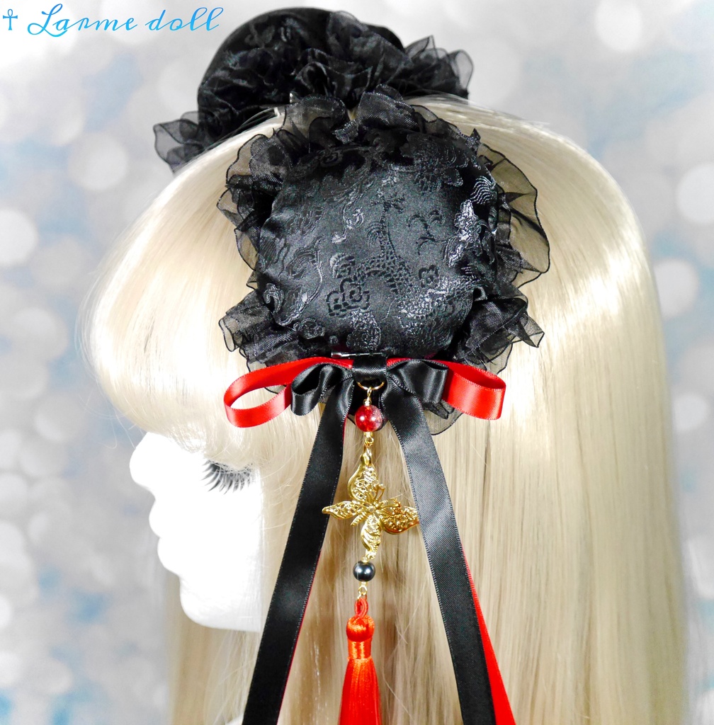 【受注生産】《☥》ダブルリボンタッセル付きお団子カバー カラー▷黒×赤 (接合パーツ、蝶チャームゴールドカラーVer.)