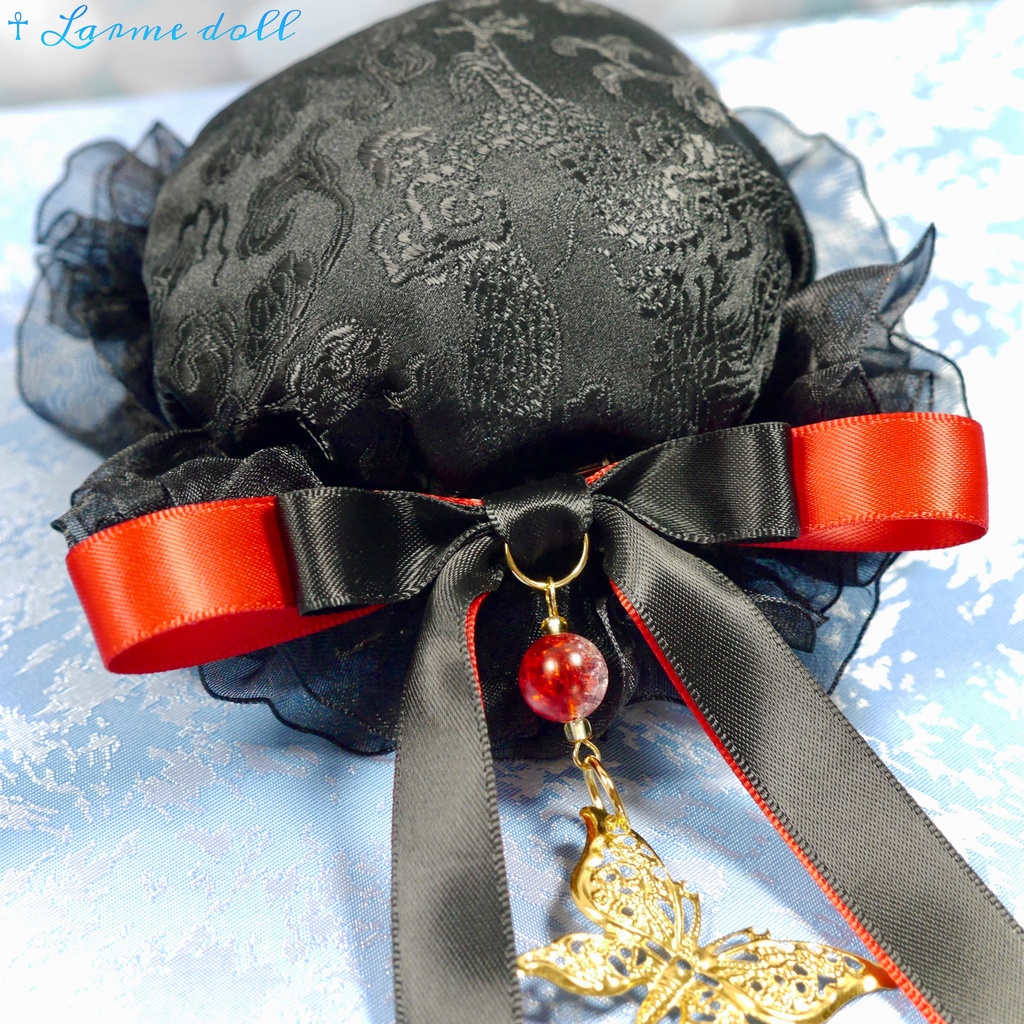 【受注生産】《☥》ダブルリボンタッセル付きお団子カバー カラー▷黒×赤 (接合パーツ、蝶チャームゴールドカラーVer.)