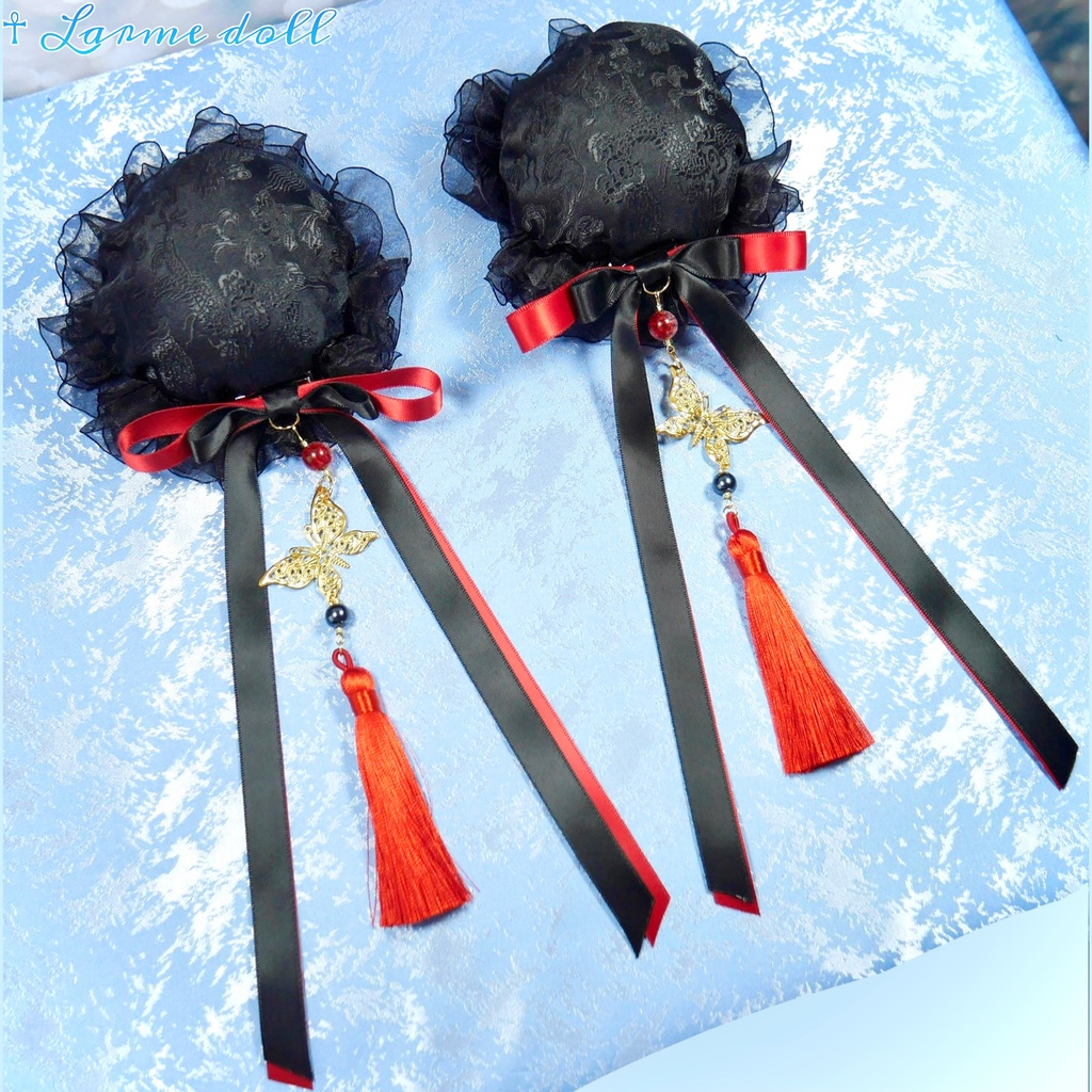 【受注生産】《☥》ダブルリボンタッセル付きお団子カバー カラー▷黒×赤 (接合パーツ、蝶チャームゴールドカラーVer.)