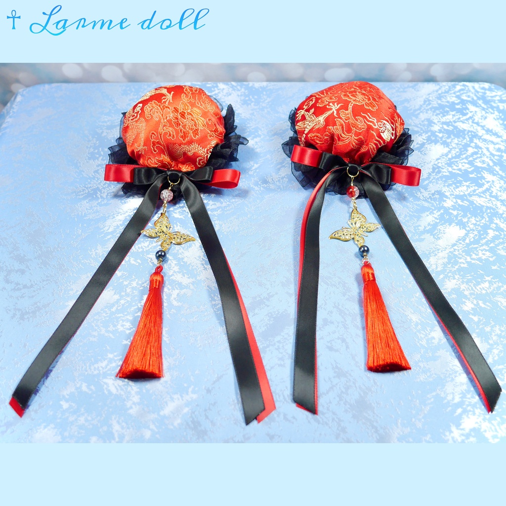 【受注生産】《☥》ダブルリボンタッセル付きお団子カバー カラー▷赤×黒 (接合パーツ、蝶チャームゴールドカラーVer.)