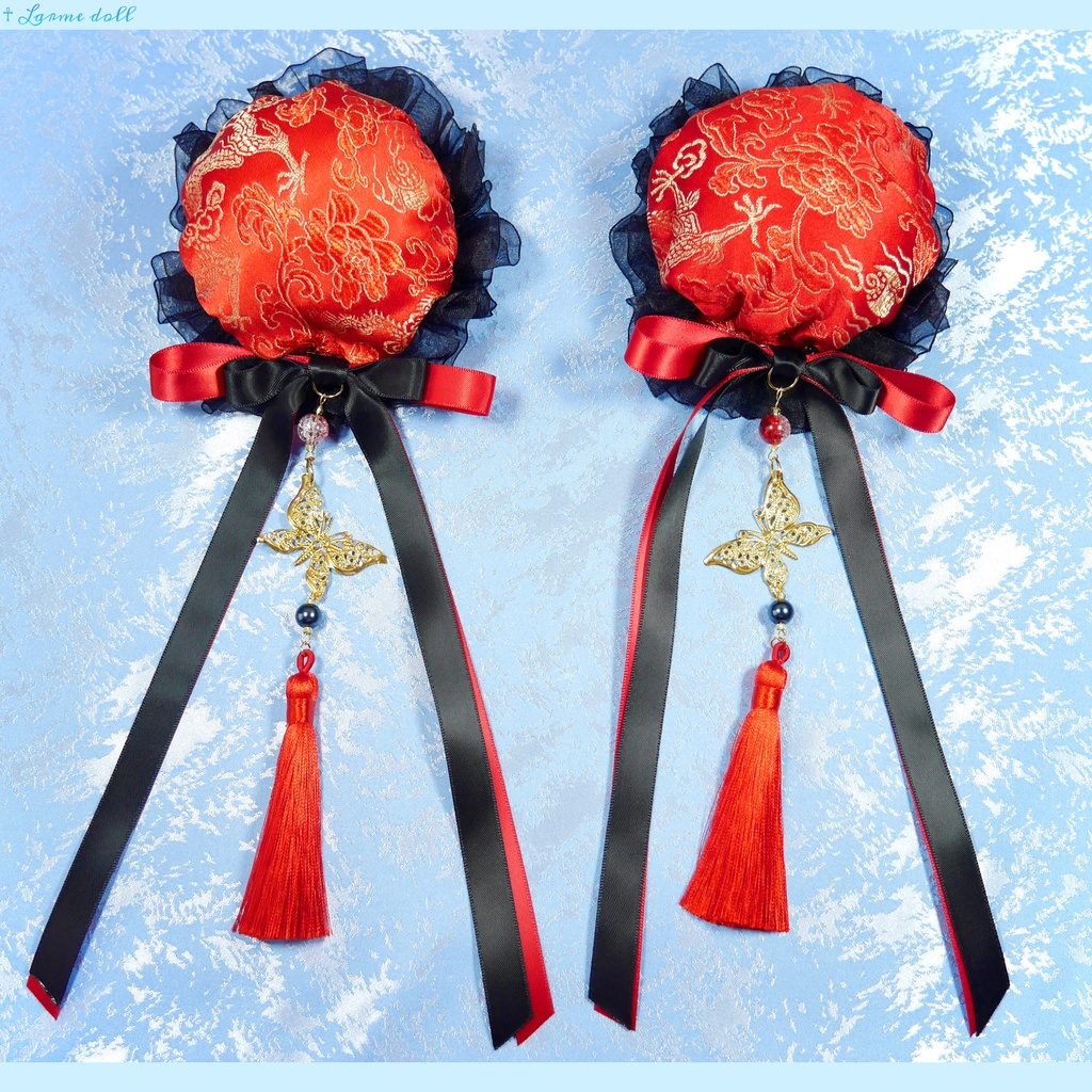 【受注生産】《☥》ダブルリボンタッセル付きお団子カバー カラー▷赤×黒 (接合パーツ、蝶チャームゴールドカラーVer.)
