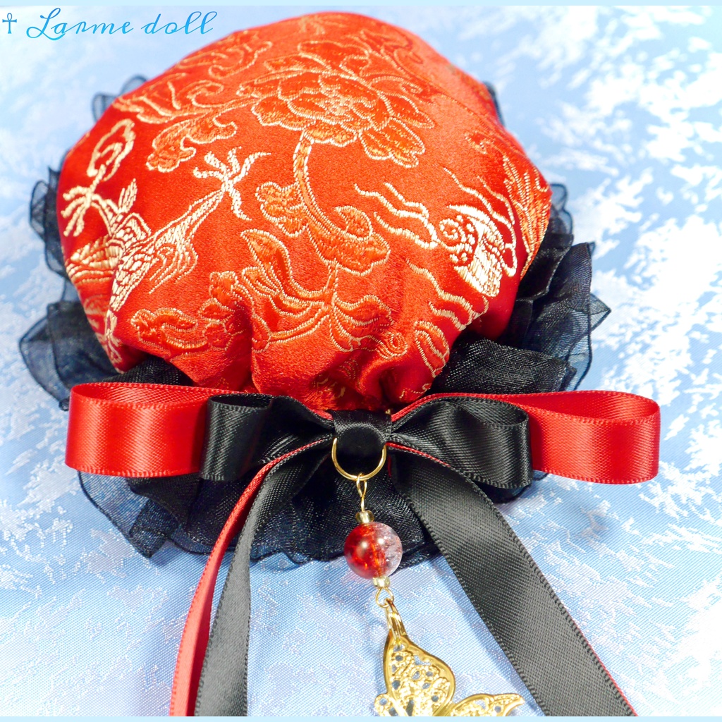 【受注生産】《☥》ダブルリボンタッセル付きお団子カバー カラー▷赤×黒 (接合パーツ、蝶チャームゴールドカラーVer.)
