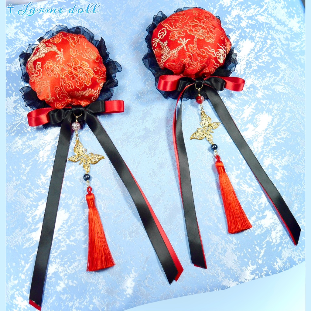 【受注生産】《☥》ダブルリボンタッセル付きお団子カバー カラー▷赤×黒 (接合パーツ、蝶チャームゴールドカラーVer.)