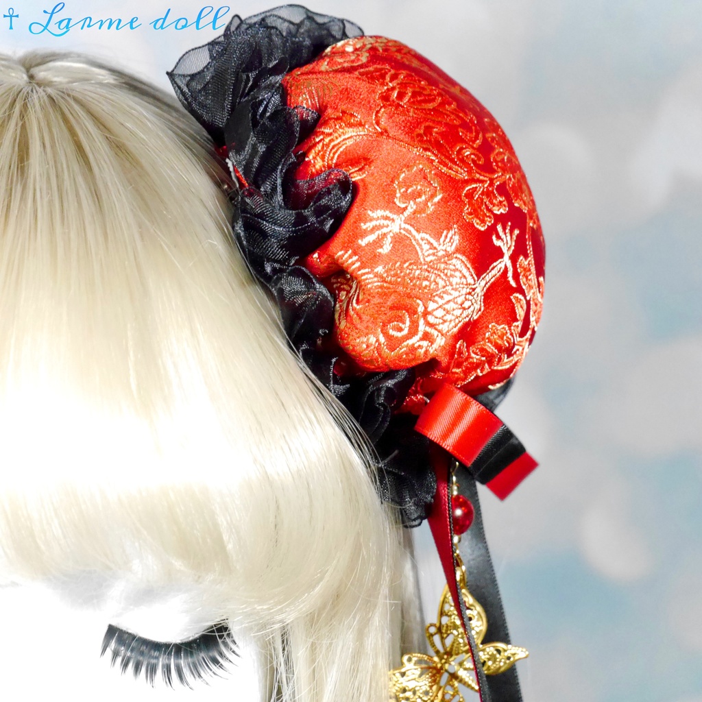 【受注生産】《☥》ダブルリボンタッセル付きお団子カバー カラー▷赤×黒 (接合パーツ、蝶チャームゴールドカラーVer.)