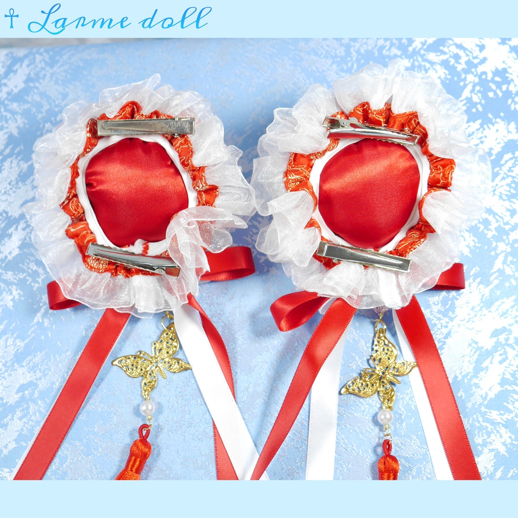 【受注生産】《☥》ダブルリボンタッセル付きお団子カバー カラー▷赤×白(接合パーツ、蝶チャームゴールドカラーver.)