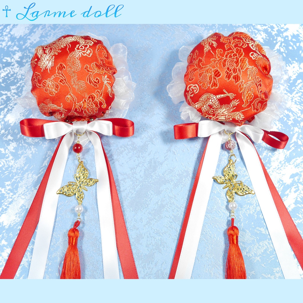【受注生産】《☥》ダブルリボンタッセル付きお団子カバー カラー▷赤×白(接合パーツ、蝶チャームゴールドカラーver.)