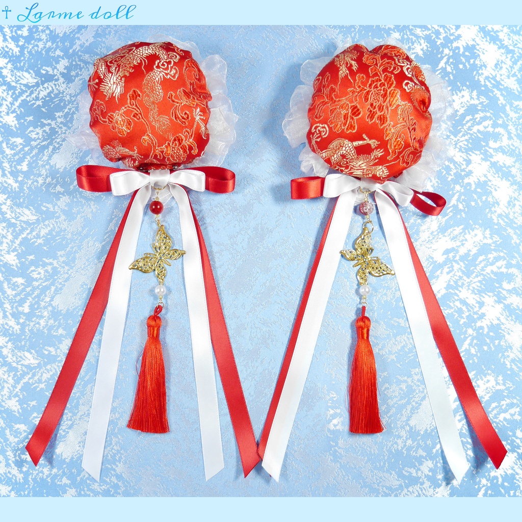 【受注生産】《☥》ダブルリボンタッセル付きお団子カバー カラー▷赤×白(接合パーツ、蝶チャームゴールドカラーver.)