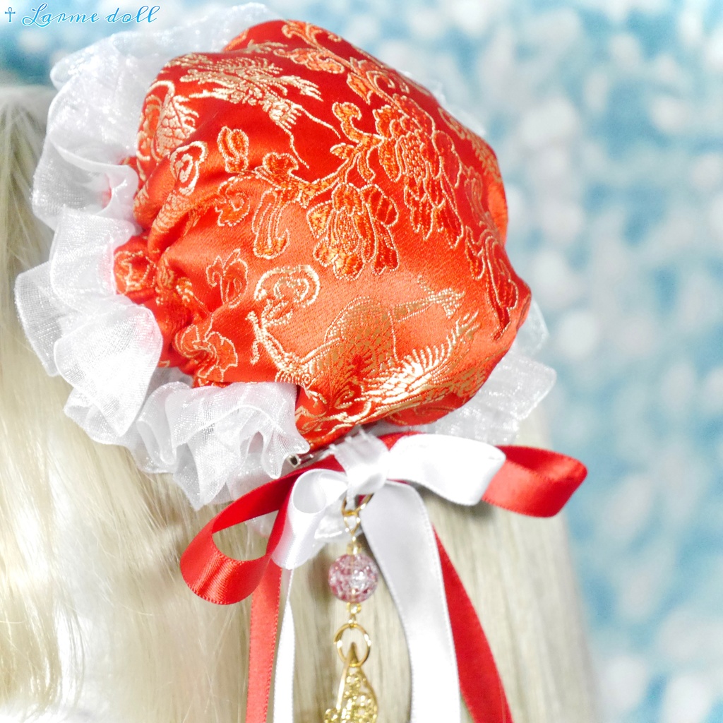 【受注生産】《☥》ダブルリボンタッセル付きお団子カバー カラー▷赤×白(接合パーツ、蝶チャームゴールドカラーver.)