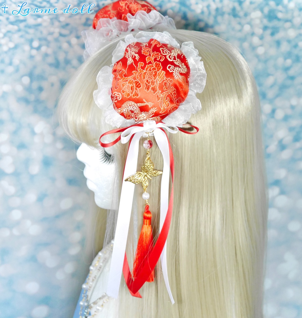 【受注生産】《☥》ダブルリボンタッセル付きお団子カバー カラー▷赤×白(接合パーツ、蝶チャームゴールドカラーver.)