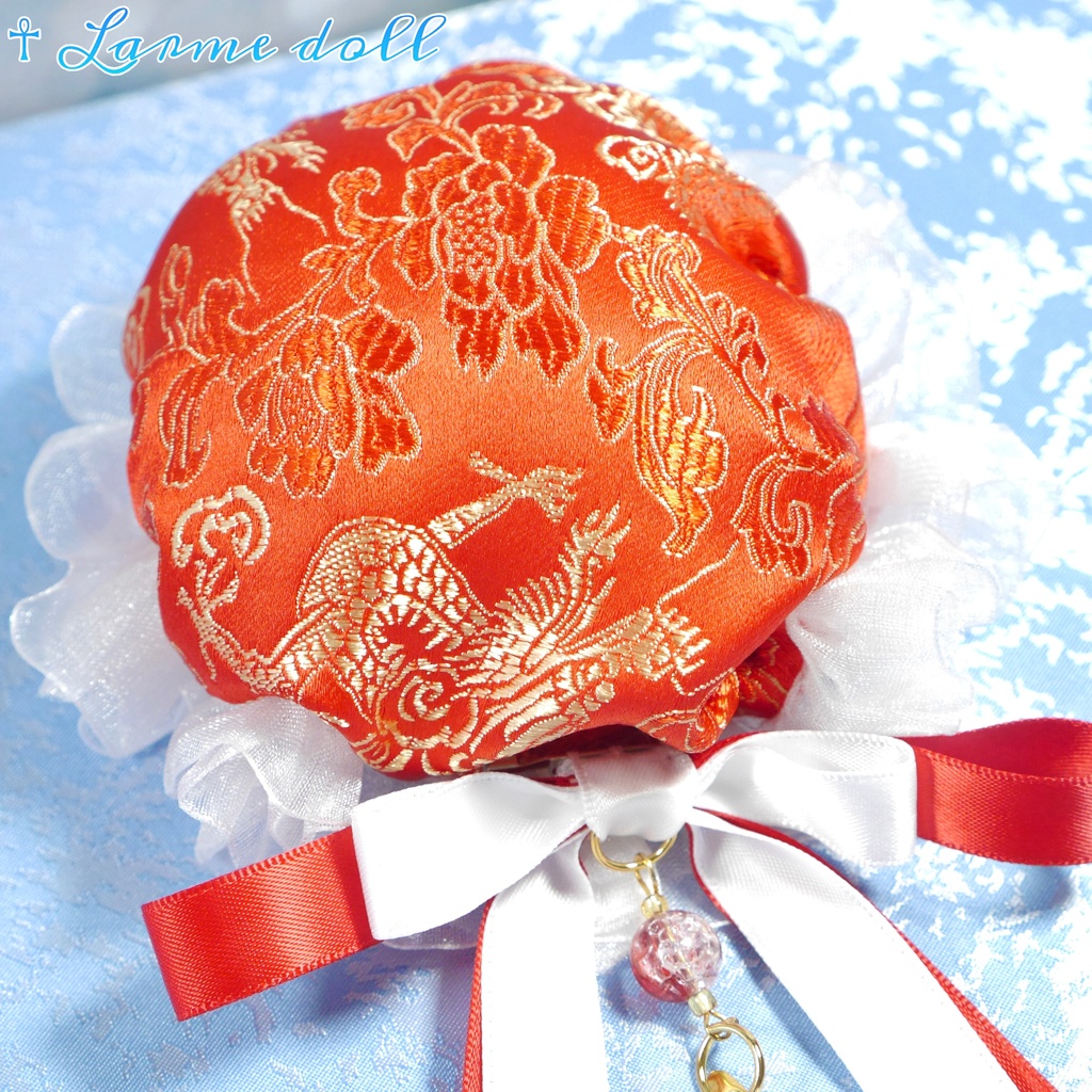 【受注生産】《☥》ダブルリボンタッセル付きお団子カバー カラー▷赤×白(接合パーツ、蝶チャームゴールドカラーver.)