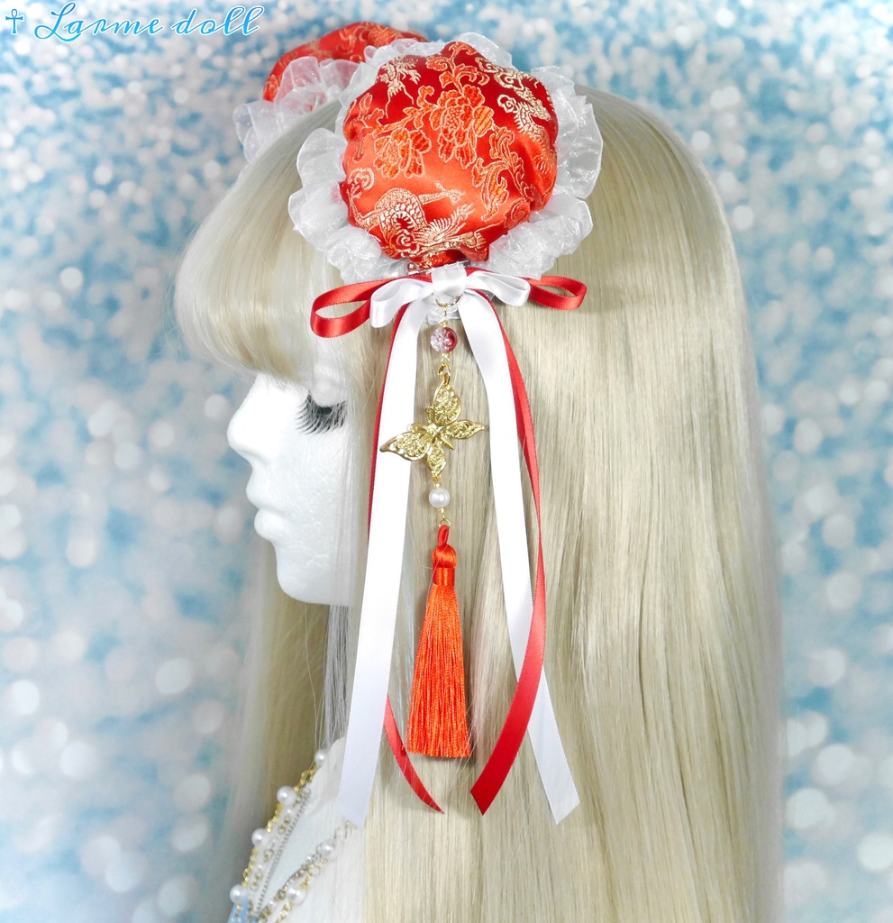 【受注生産】《☥》ダブルリボンタッセル付きお団子カバー カラー▷赤×白(接合パーツ、蝶チャームゴールドカラーver.)