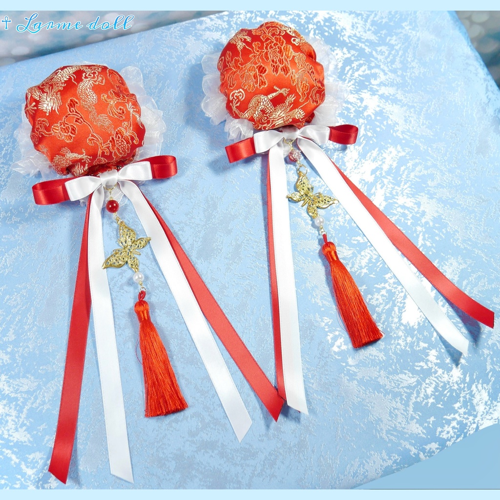 【受注生産】《☥》ダブルリボンタッセル付きお団子カバー カラー▷赤×白(接合パーツ、蝶チャームゴールドカラーver.)