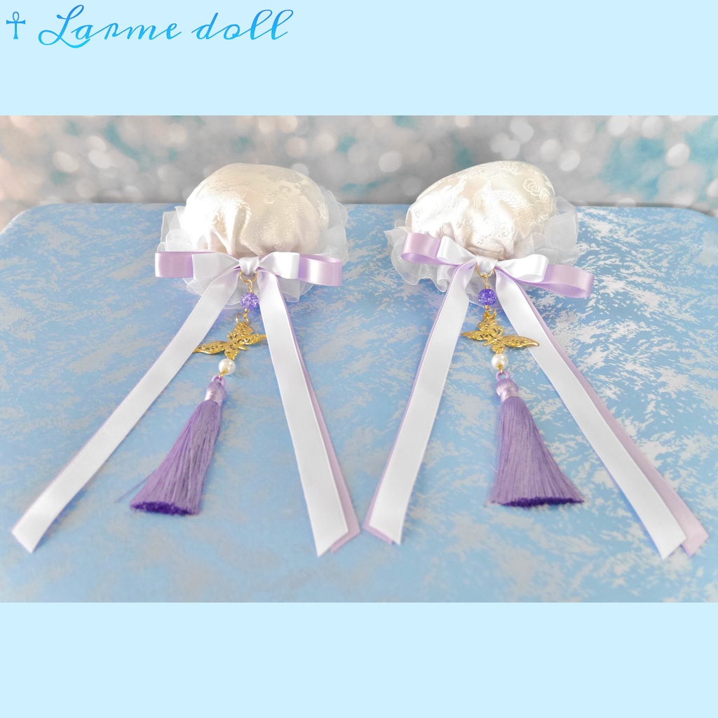 【受注生産】《☥》ダブルリボンタッセル付きお団子カバー カラー▷白×紫(接合パーツ、蝶チャームゴールドカラーver.)