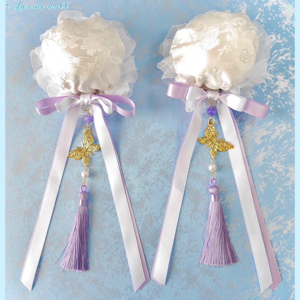 【受注生産】《☥》ダブルリボンタッセル付きお団子カバー カラー▷白×紫(接合パーツ、蝶チャームゴールドカラーver.)