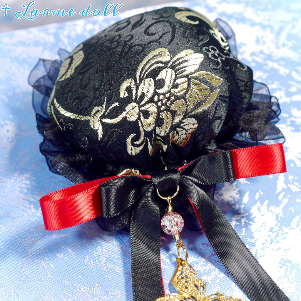 【受注生産】《☥》ダブルリボンタッセル付きお団子カバー カラー▷黒×ゴールド×赤(接合パーツ、蝶チャームゴールドカラーver.)