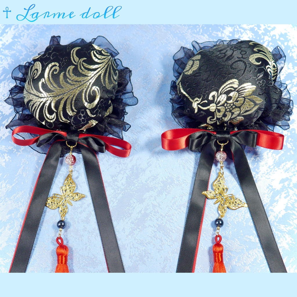 【受注生産】《☥》ダブルリボンタッセル付きお団子カバー カラー▷黒×ゴールド×赤(接合パーツ、蝶チャームゴールドカラーver.)