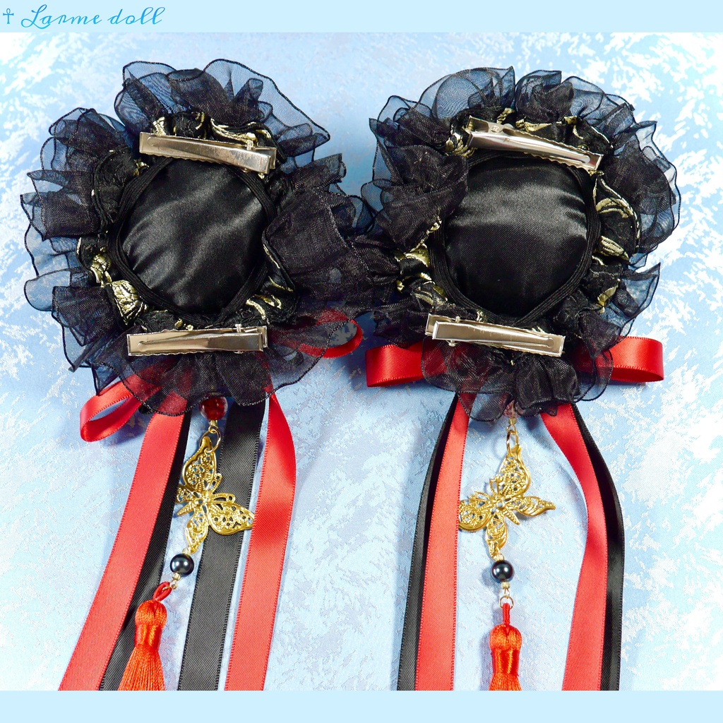 【受注生産】《☥》ダブルリボンタッセル付きお団子カバー カラー▷黒×ゴールド×赤(接合パーツ、蝶チャームゴールドカラーver.)