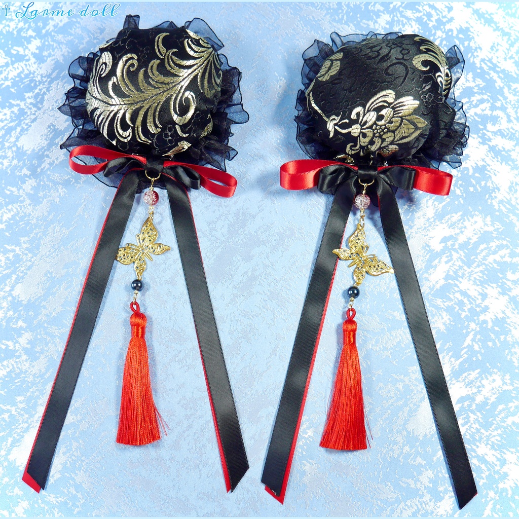【受注生産】《☥》ダブルリボンタッセル付きお団子カバー カラー▷黒×ゴールド×赤(接合パーツ、蝶チャームゴールドカラーver.)