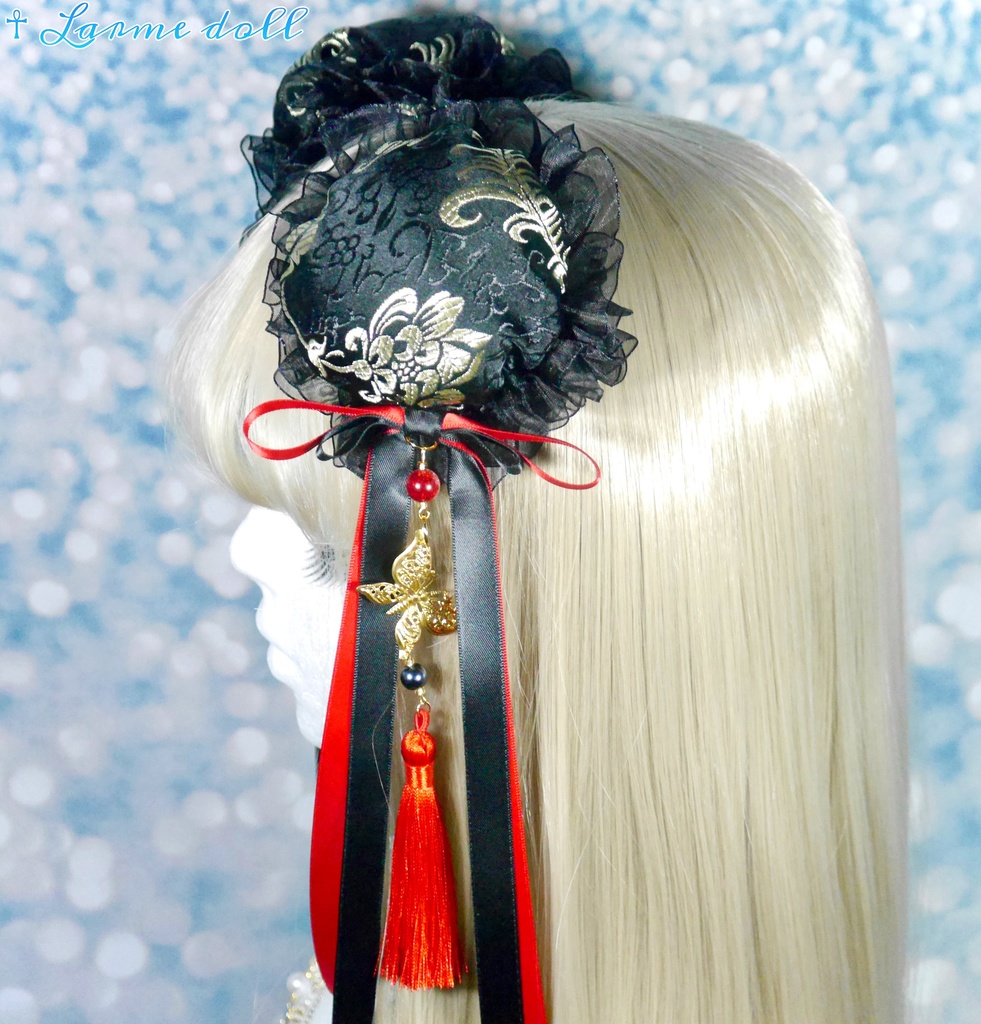 【受注生産】《☥》ダブルリボンタッセル付きお団子カバー カラー▷黒×ゴールド×赤(接合パーツ、蝶チャームゴールドカラーver.)