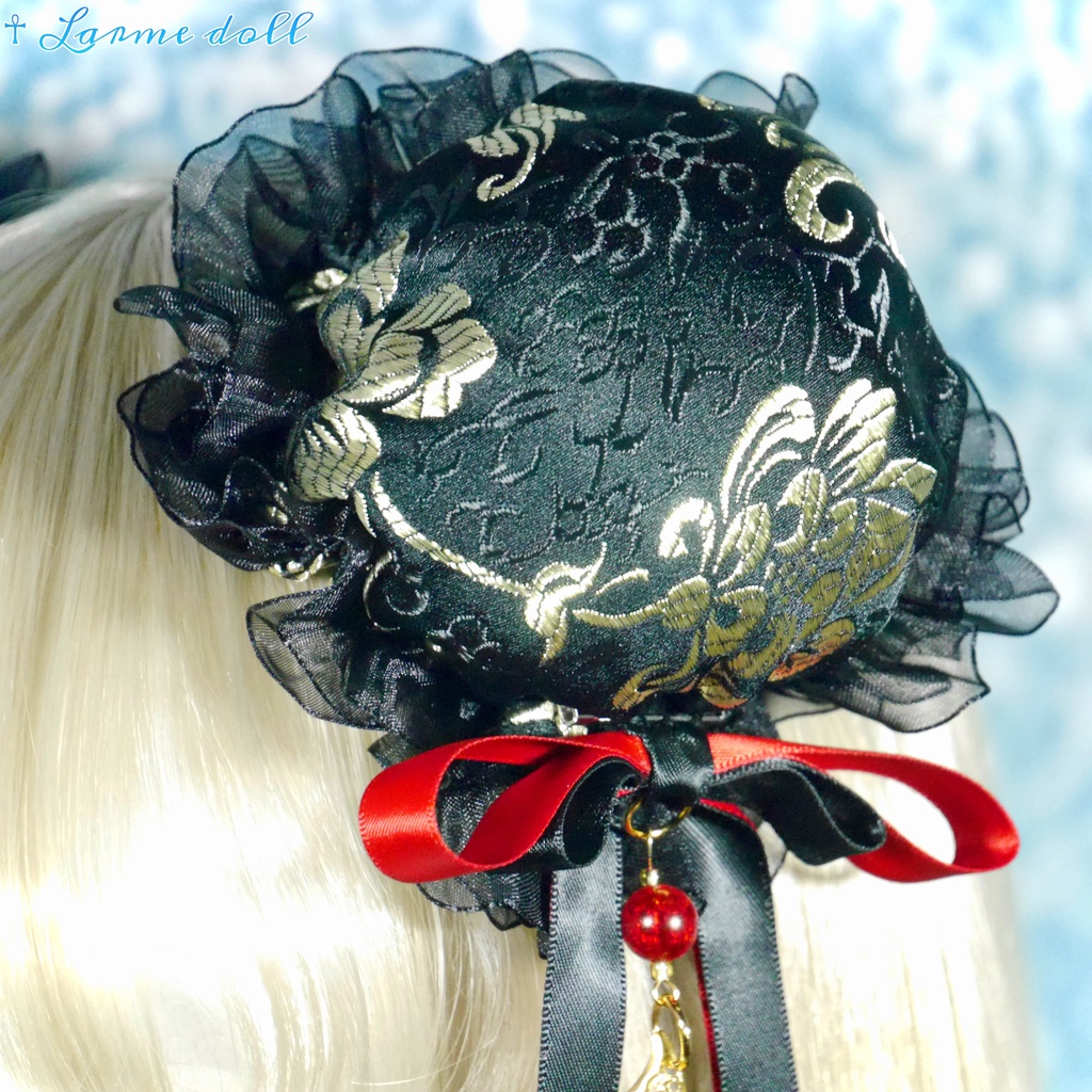 【受注生産】《☥》ダブルリボンタッセル付きお団子カバー カラー▷黒×ゴールド×赤(接合パーツ、蝶チャームゴールドカラーver.)