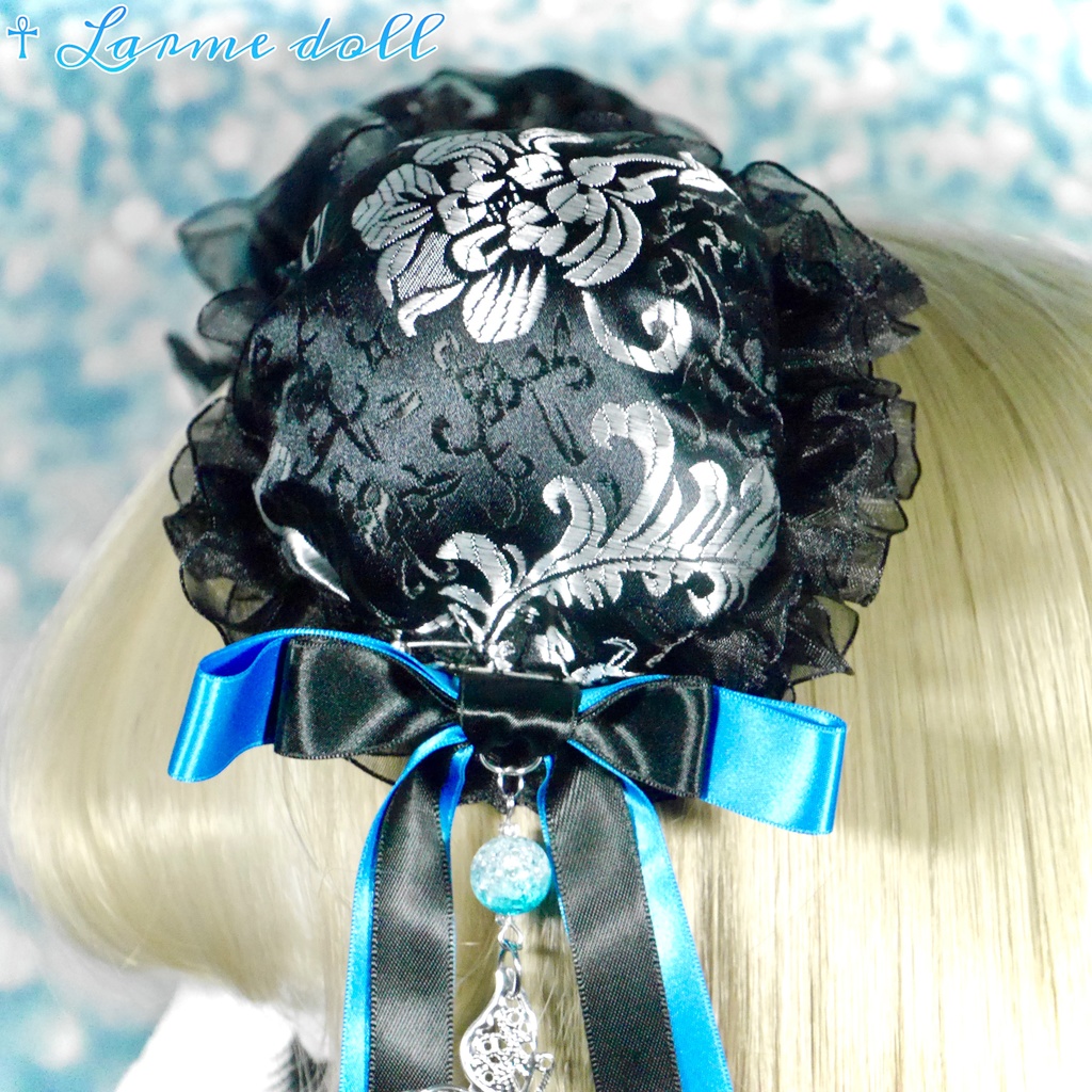 【受注生産】《☥》ダブルリボンタッセル付きお団子カバー カラー▷黒×シルバー×青(接合パーツ、蝶チャームシルバーカラーver.)