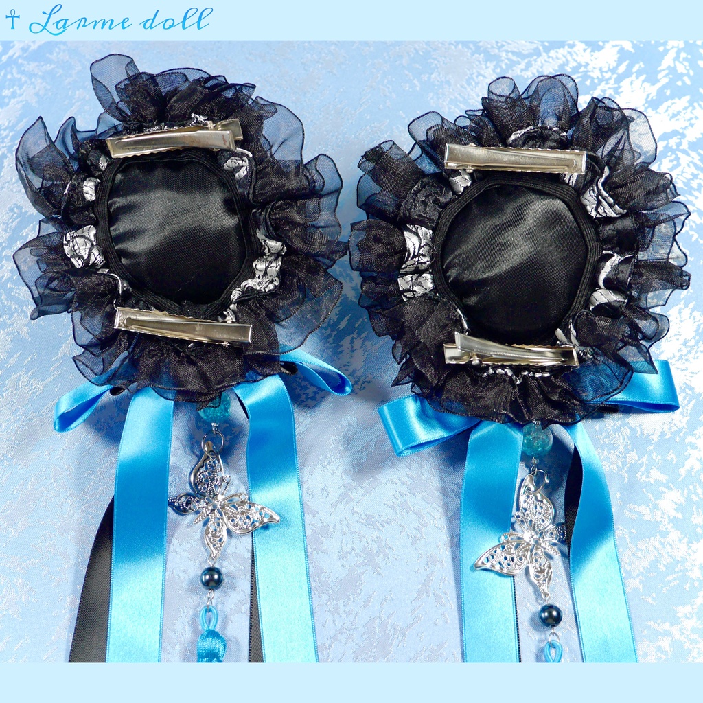 【受注生産】《☥》ダブルリボンタッセル付きお団子カバー カラー▷黒×シルバー×青(接合パーツ、蝶チャームシルバーカラーver.)