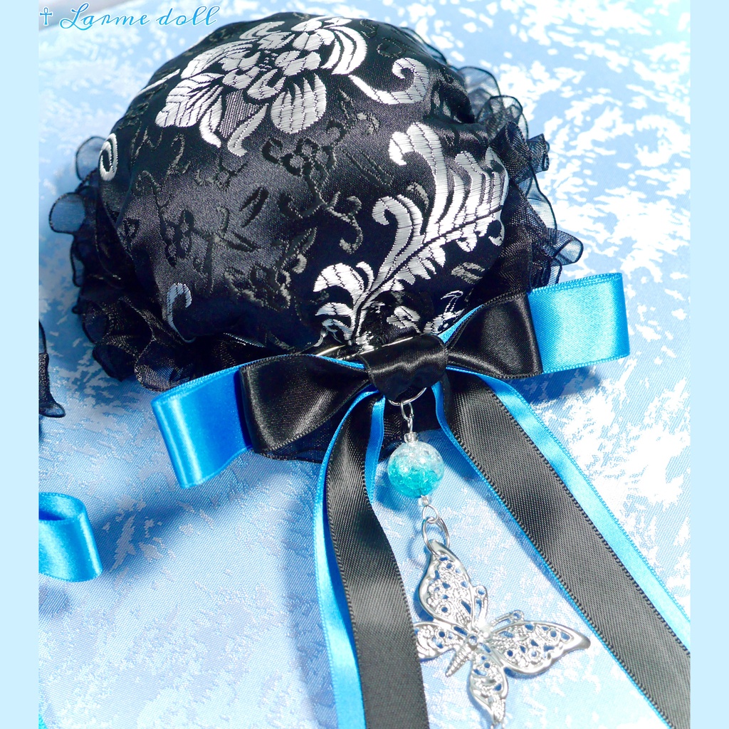【受注生産】《☥》ダブルリボンタッセル付きお団子カバー カラー▷黒×シルバー×青(接合パーツ、蝶チャームシルバーカラーver.)