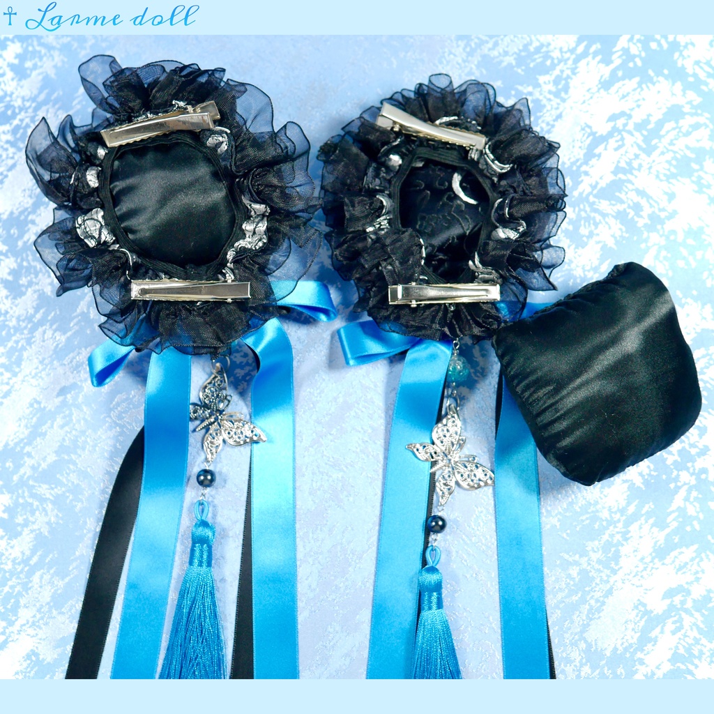 【受注生産】《☥》ダブルリボンタッセル付きお団子カバー カラー▷黒×シルバー×青(接合パーツ、蝶チャームシルバーカラーver.)