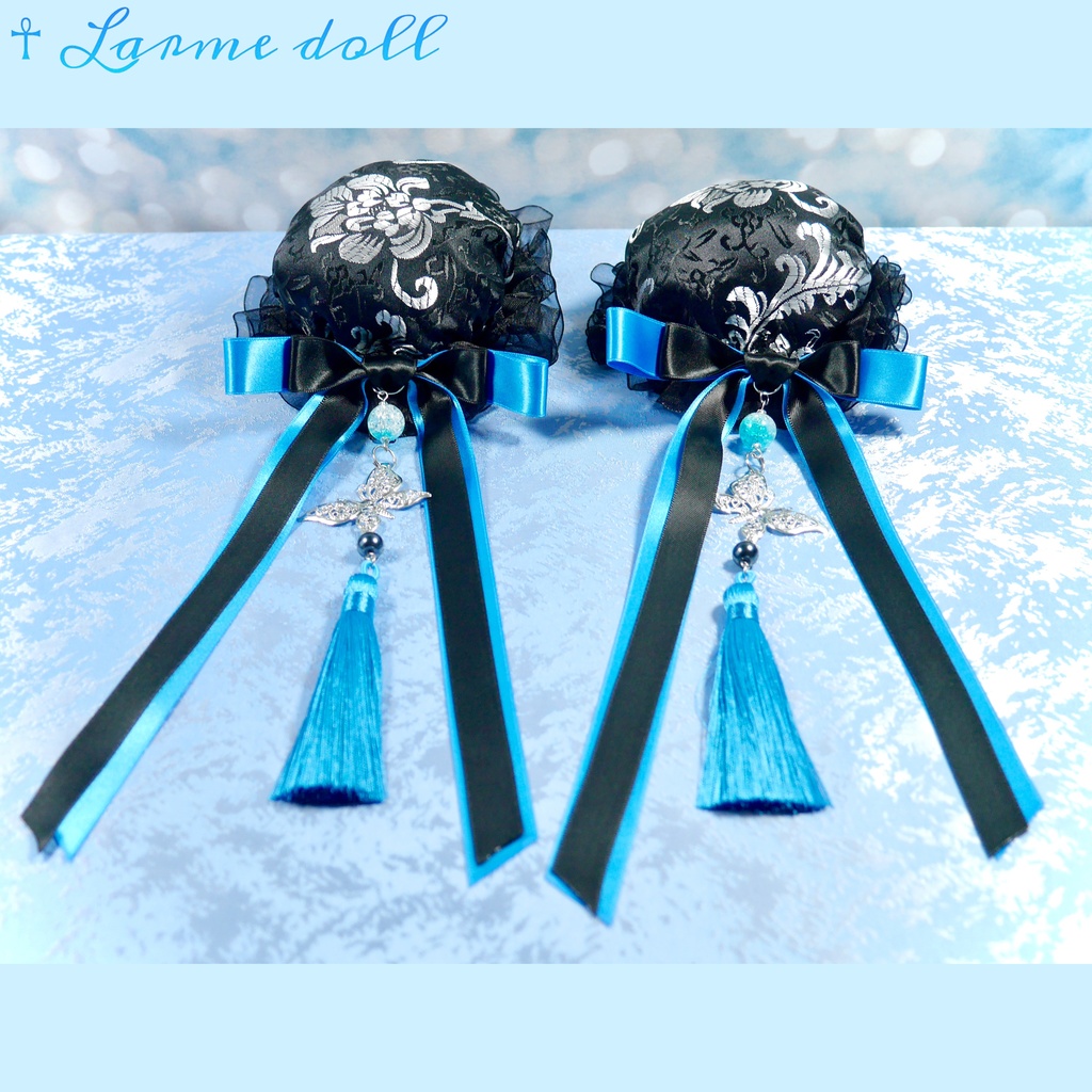 【受注生産】《☥》ダブルリボンタッセル付きお団子カバー カラー▷黒×シルバー×青(接合パーツ、蝶チャームシルバーカラーver.)