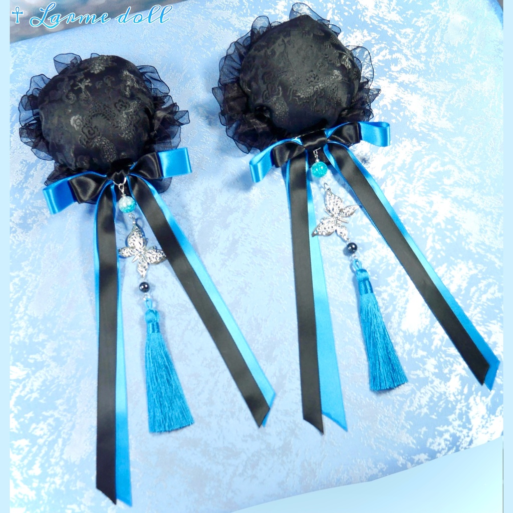 【受注生産】《☥》ダブルリボンタッセル付きお団子カバー カラー▷黒×青(接合パーツ、蝶チャームシルバーカラーver.)