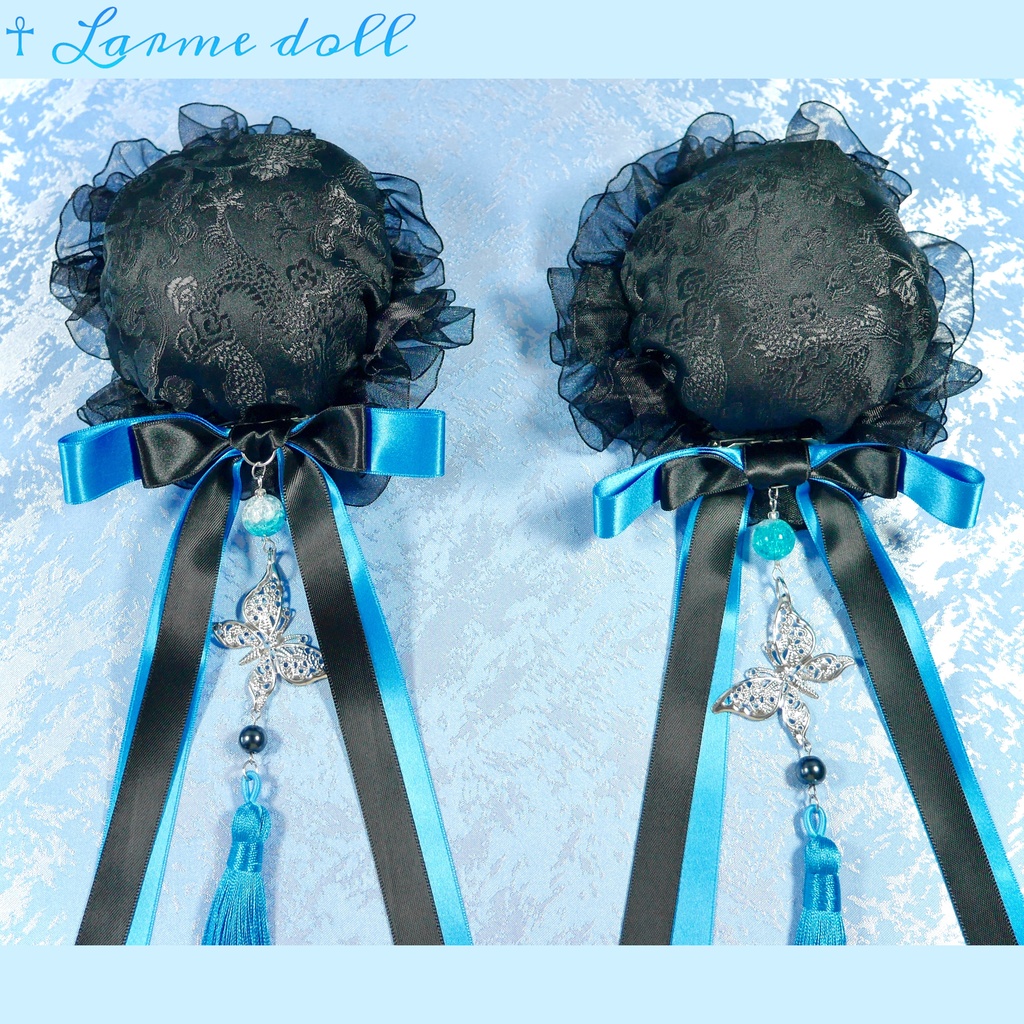 【受注生産】《☥》ダブルリボンタッセル付きお団子カバー カラー▷黒×青(接合パーツ、蝶チャームシルバーカラーver.)