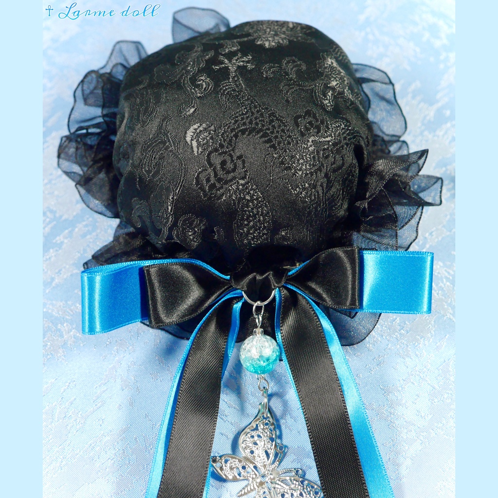 【受注生産】《☥》ダブルリボンタッセル付きお団子カバー カラー▷黒×青(接合パーツ、蝶チャームシルバーカラーver.)