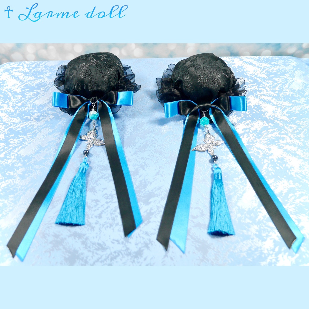 【受注生産】《☥》ダブルリボンタッセル付きお団子カバー カラー▷黒×青(接合パーツ、蝶チャームシルバーカラーver.)