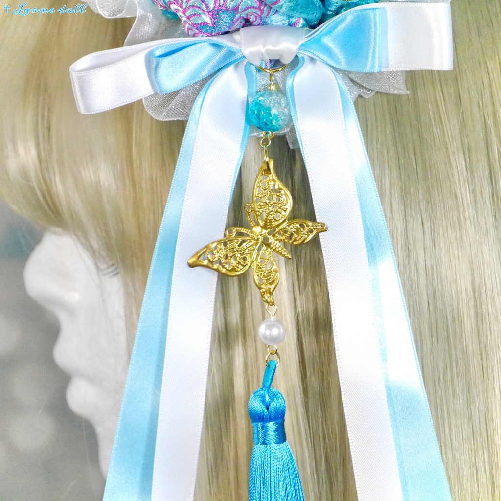 【受注生産】《☥》ダブルリボンタッセル付きお団子カバー(本体カバーカラー▷和華水色)(縁オーガンジーレース白)(接合パーツ、月チャームゴールドカラーVer.)