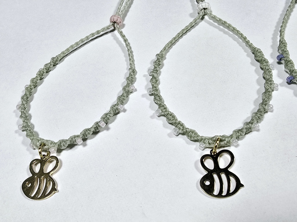 みつばちさんマクラメブレスレット