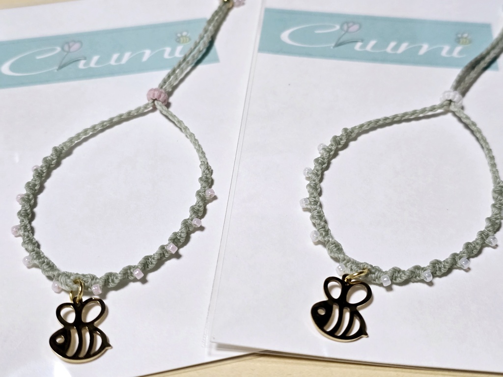 みつばちさんマクラメブレスレット
