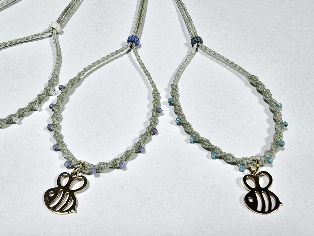 みつばちさんマクラメブレスレット