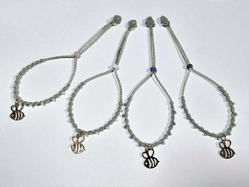 みつばちさんマクラメブレスレット