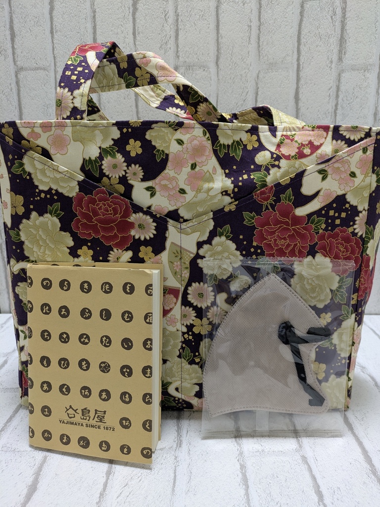Vポケットのバッグ