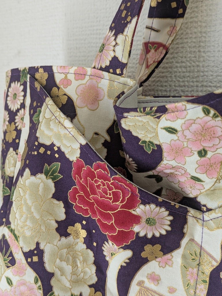 Vポケットのバッグ