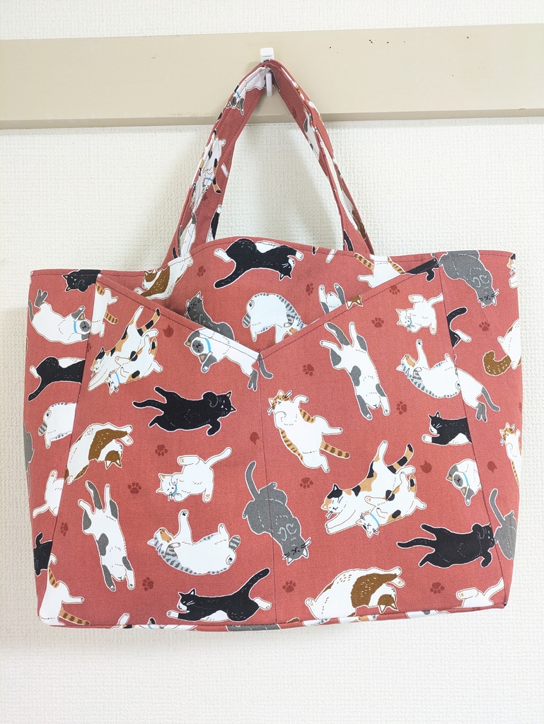 Vポケットのバッグ