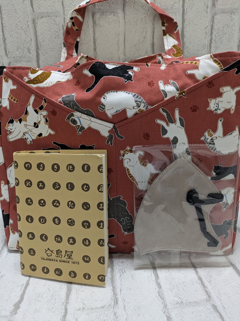 Vポケットのバッグ