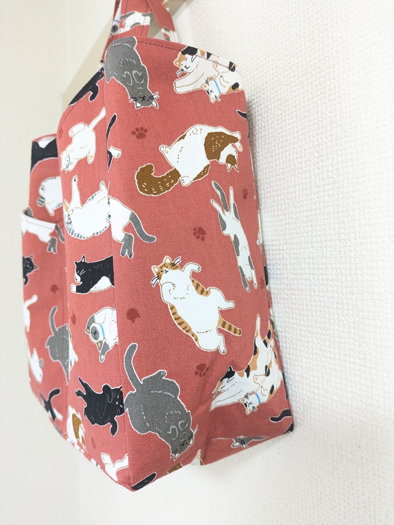 Vポケットのバッグ