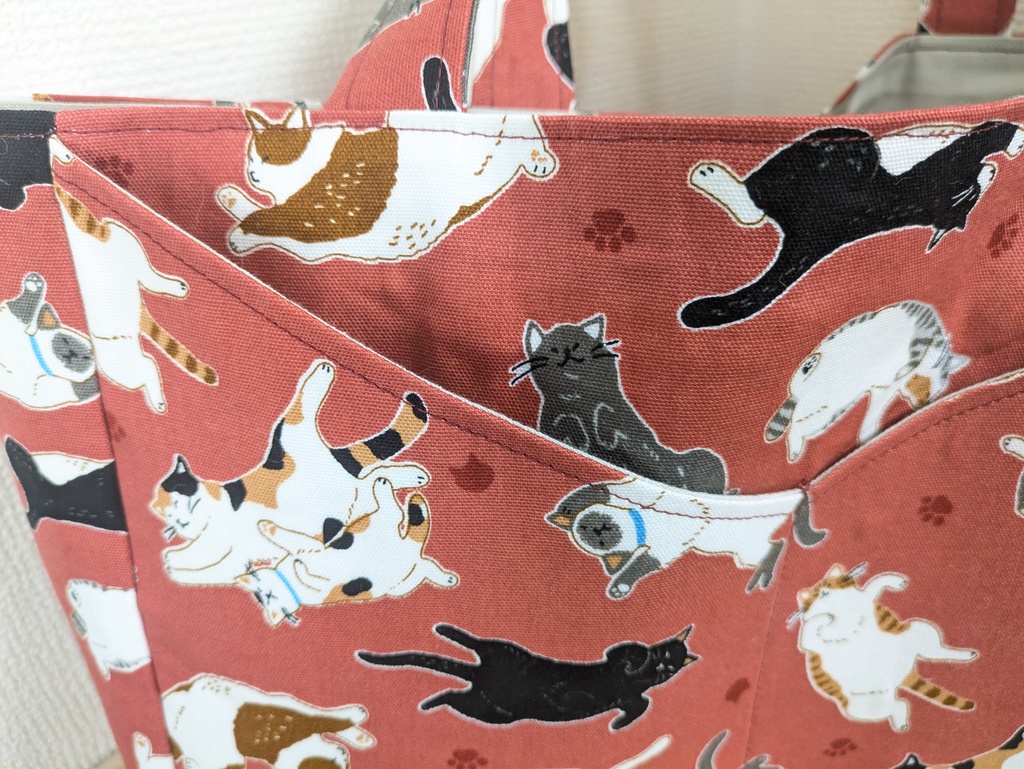 Vポケットのバッグ