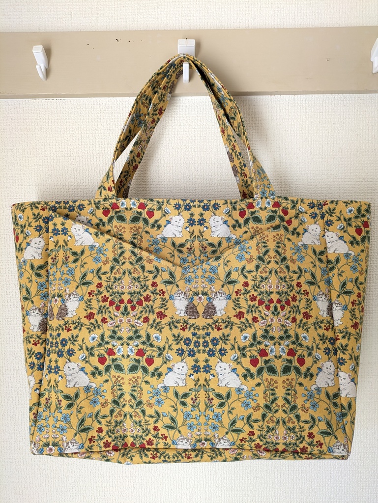 Vポケットのバッグ